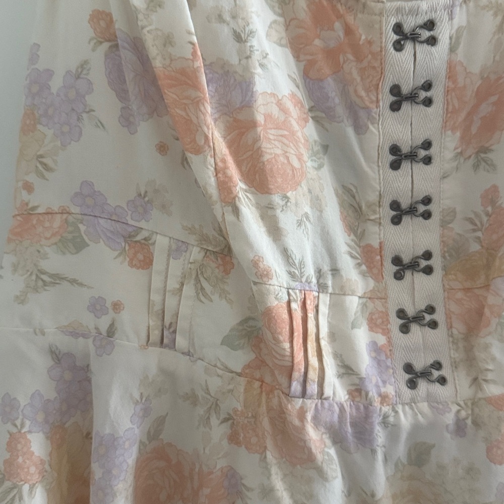 Torrid Floral Tie-Back Peplum Tank Top - Cream & Pastel - Picture 4 of 6